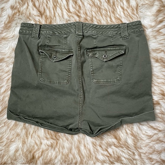Torrid mid rise cuffed shorts - Picture 9 of 9